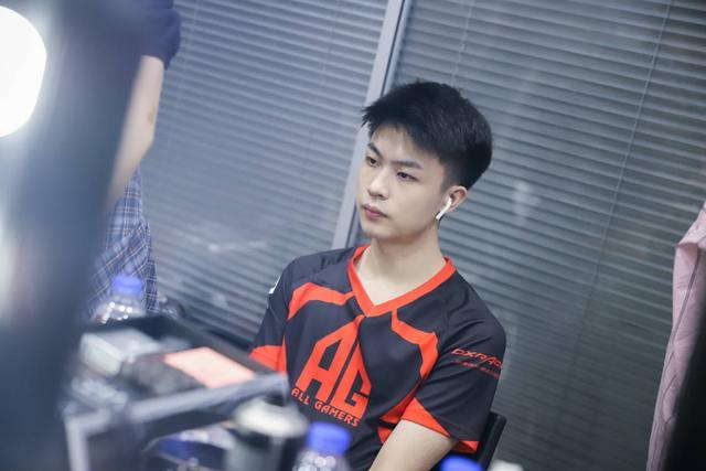 Maybe要复出？可能在第一个Major结束后冲击DPC海选