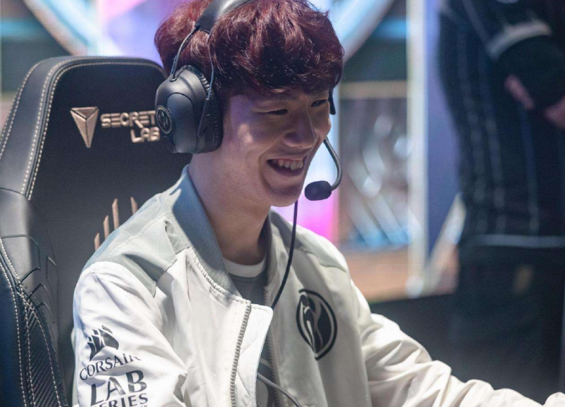 Uzi夏季赛复出后，分别使用了五个不同的英雄砍下五个MVP